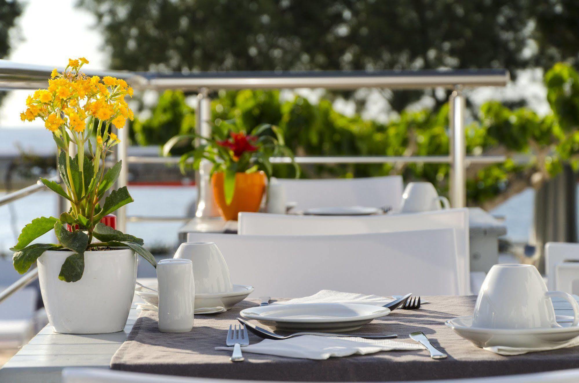 Rk Beach Hotel Kamári Ristorante foto